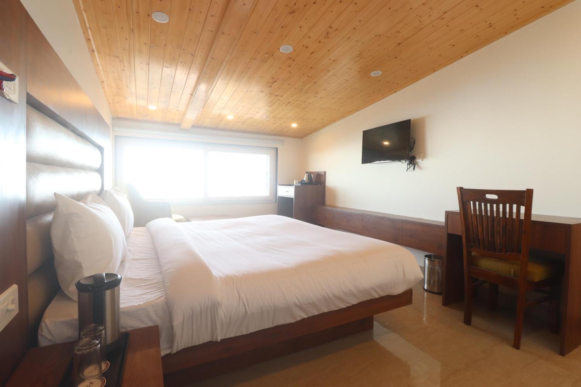 Hotel Mussoorie Heights Дехрадун Экстерьер фото